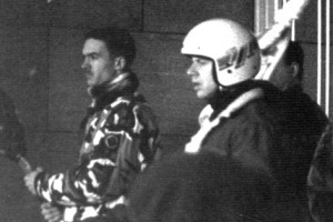 Januari 1995: Constant Kusters en Eite Homan (met helm) in confrontatie met antifascisten